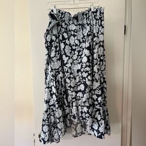Elastic waist, handkerchief hemmed Skirt!